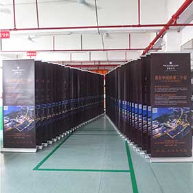 Drip wide base roll up banner