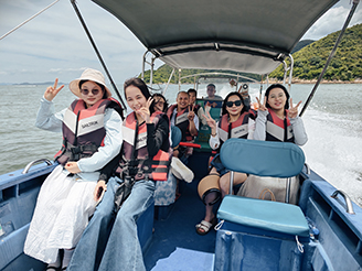 【青春逐浪，共绘精彩】深圳生彩广告喷绘公司海边团建纪实!